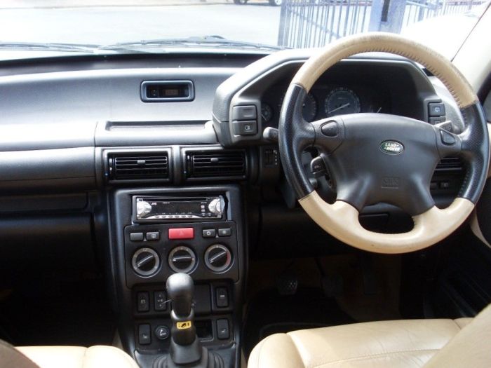 Land Rover Freelander 2.0 Td4 ES Premium SW 5dr Estate Diesel Silver