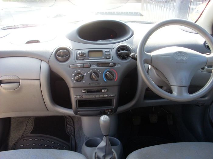 Toyota Yaris 1.0 16v VVTi S 3dr Hatchback Petrol Silver