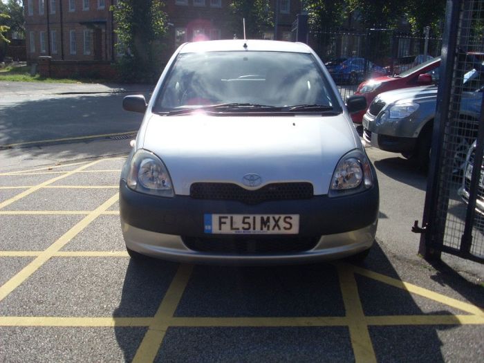 Toyota Yaris 1.0 16v VVTi S 3dr Hatchback Petrol Silver
