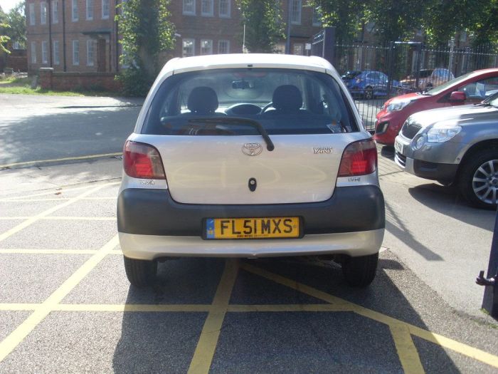 Toyota Yaris 1.0 16v VVTi S 3dr Hatchback Petrol Silver