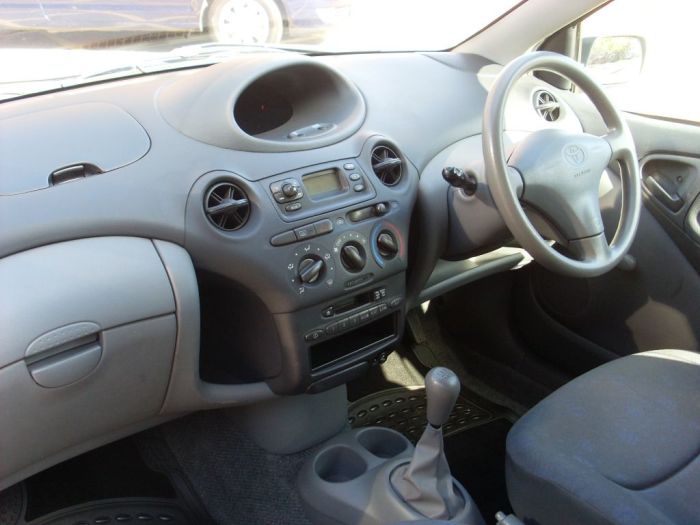 Toyota Yaris 1.0 16v VVTi S 3dr Hatchback Petrol Silver