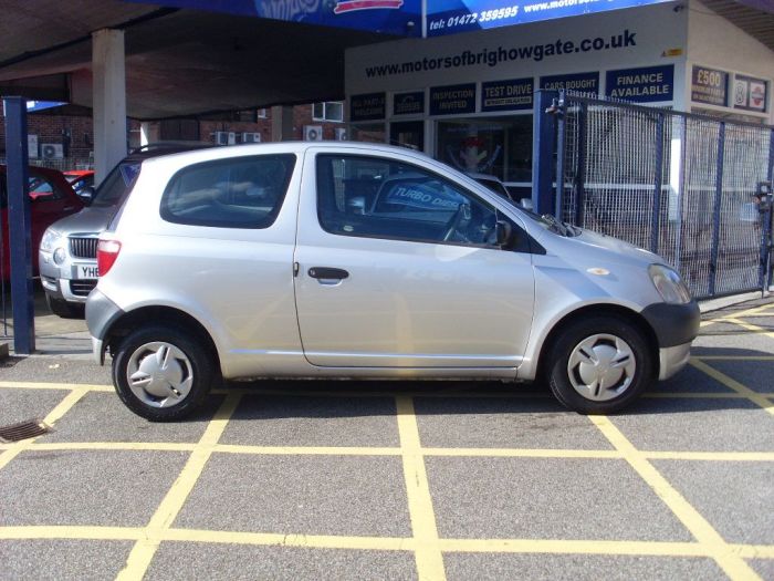 Toyota Yaris 1.0 16v VVTi S 3dr Hatchback Petrol Silver