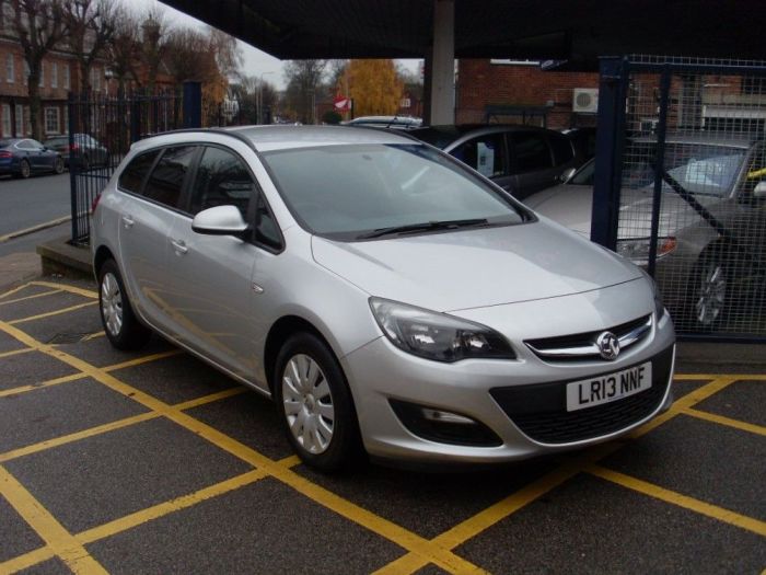 Vauxhall Astra 1.6i 16V Exclusiv Estate Automatic Estate Petrol Silver