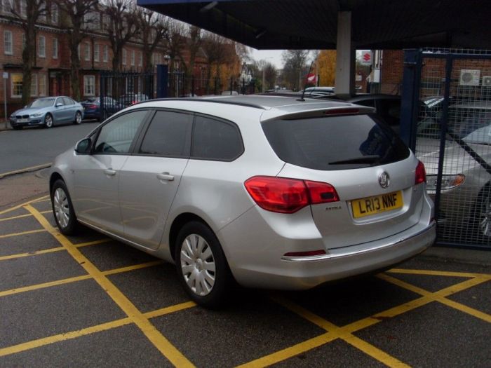 Vauxhall Astra 1.6i 16V Exclusiv Estate Automatic Estate Petrol Silver