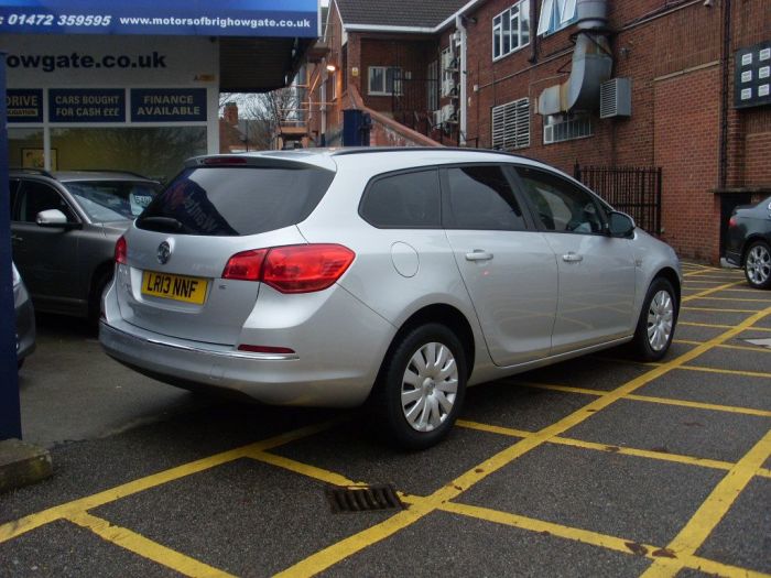 Vauxhall Astra 1.6i 16V Exclusiv Estate Automatic Estate Petrol Silver