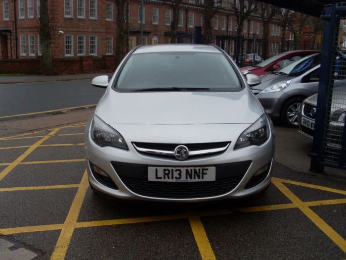 Vauxhall Astra 1.6i 16V Exclusiv Estate Automatic Estate Petrol Silver