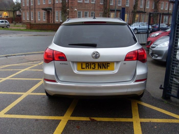 Vauxhall Astra 1.6i 16V Exclusiv Estate Automatic Estate Petrol Silver