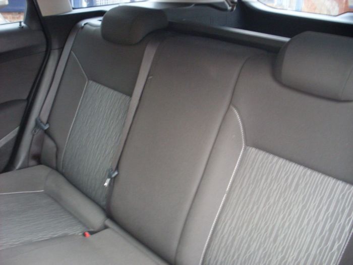 Vauxhall Astra 1.6i 16V Exclusiv Estate Automatic Estate Petrol Silver