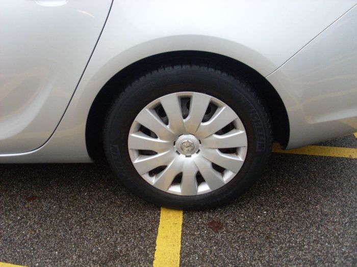 Vauxhall Astra 1.6i 16V Exclusiv Estate Automatic Estate Petrol Silver